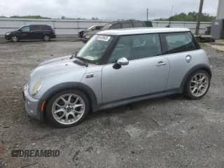 2005 MINI Hardtop S с VIN WMWRE33525TL12938, выставлен на аукционе Copart как лот 64285625 с пробегом 200 610 миль миль и Чистый • Clean title. История ставок и продаж доступна на DreamBid. Изображение 1.