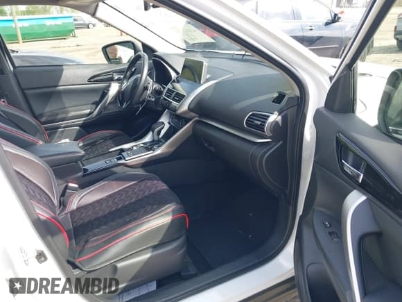 ✅ 2019 Mitsubishi Eclipse Cross SE • VIN: JA4AT5AA4KZ051817 • Lot: 42102776. Wystawiony na IAAI z przebiegiem 62 291 mil. Bezpłatny archiwum sprzedaży aukcyjnych z USA i szczegółowy raport historii pojazdu na DreamBid. Zdjęcie 5.