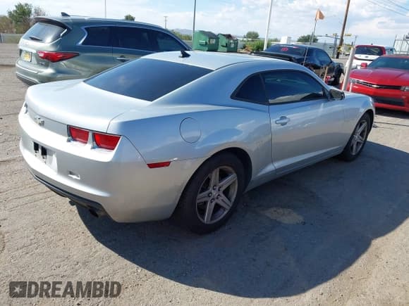 ✅ 2011 Chevrolet Camaro 1LT • VIN: 2G1FB1ED9B9202472 • Lot: 43130452. Wystawiony na IAAI z przebiegiem 183 528 mil. Bezpłatny archiwum sprzedaży aukcyjnych z USA i szczegółowy raport historii pojazdu na DreamBid. Zdjęcie 4.