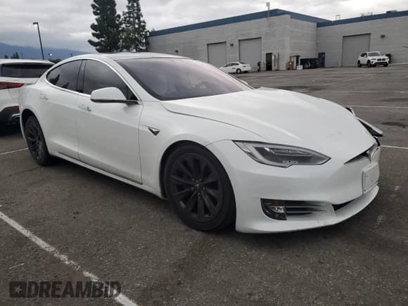 ✅ 2017 Tesla Model S 100D • VIN: 5YJSA1E28HF230419 • Lot: 93174645. Wystawiony na Copart z przebiegiem Nie podano. Bezpłatny archiwum sprzedaży aukcyjnych z USA i szczegółowy raport historii pojazdu na DreamBid. Zdjęcie 4.