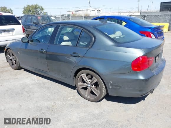✅ 2011 BMW 3 Series 335i • VIN: WBAPM5C55BE575902 • Lot: 43139127. Wystawiony na IAAI z przebiegiem 80 561 mil. Bezpłatny archiwum sprzedaży aukcyjnych z USA i szczegółowy raport historii pojazdu na DreamBid. Zdjęcie 3.