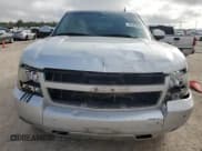 ✅ 2013 Chevrolet Suburban LT • VIN: 1GNSKJE75DR156736 • Lot: 79581474. Wystawiony na Copart z przebiegiem 77 578 mil. Bezpłatny archiwum sprzedaży aukcyjnych z USA i szczegółowy raport historii pojazdu na DreamBid. Zdjęcie 5.