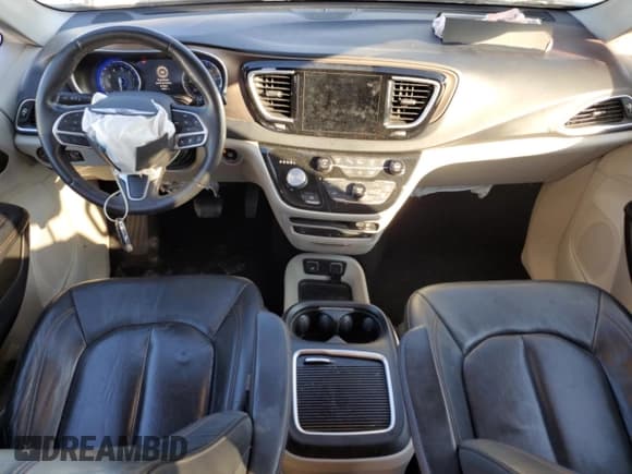 ✅ 2018 Chrysler Pacifica Touring L Plus • VIN: 2C4RC1EG6JR111122 • Lot: 82762105. Listed on Copart with 75,399 mi. Free auction sales archive from the USA and detailed vehicle history report at DreamBid. Image 8.