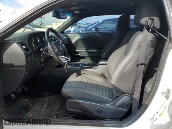 ✅ 2013 Dodge Challenger R/T Classic • VIN: 2C3CDYBT7DH699916 • Lot: 87728405. Wystawiony na Copart z przebiegiem 181 600 mil. Bezpłatny archiwum sprzedaży aukcyjnych z USA i szczegółowy raport historii pojazdu na DreamBid. Zdjęcie 7.