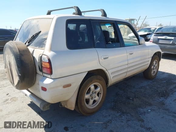 ✅ 1999 Toyota RAV4 • VIN: JT3GP10V7X7064683 • Lot: 42997599. Listed on IAAI with 254,226 mi. Free auction sales archive from the USA and detailed vehicle history report at DreamBid. Image 4.