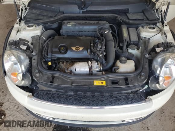 ✅ 2011 MINI Convertible S • VIN: WMWZP3C58BTX84485 • Лот: 61093475. Опубликован ранее на Copart с пробегом 136 979 миль. Бесплатный доступ к архиву аукционных продаж из США и подробный отчёт об истории автомобиля на DreamBid. Изображение 11.