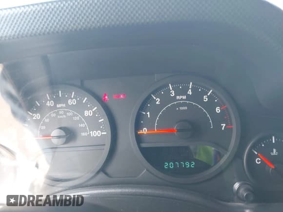 ✅ 2007 Jeep Wrangler X • VIN: 1J4GA39117L152283 • Lot: 43159028. Wystawiony na IAAI z przebiegiem 207 792 mil. Bezpłatny archiwum sprzedaży aukcyjnych z USA i szczegółowy raport historii pojazdu na DreamBid. Zdjęcie 15.