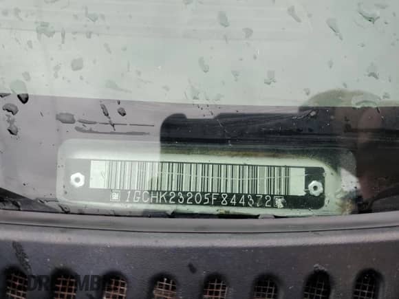 2005 Chevrolet Silverado 2500HD LT с VIN 1GCHK23205F844372, выставлен на аукционе Copart как лот 58010745 с пробегом 247 138 миль миль и Списание • Salvage title. История ставок и продаж доступна на DreamBid. Изображение 12.