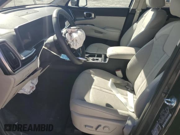 ✅ 2025 Kia Sorento S • VIN: 5XYRL4JC5SG353295 • Lot: 82370385. Listed on Copart with 8,706 mi. Free auction sales archive from the USA and detailed vehicle history report at DreamBid. Image 7.
