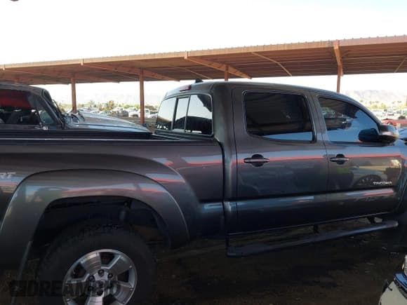 ✅ 2015 Toyota Tacoma PreRunner • VIN: 3TMKU4HN0FM046941 • Lot: 42533553. Wystawiony na IAAI z przebiegiem 123 115 mil. Bezpłatny archiwum sprzedaży aukcyjnych z USA i szczegółowy raport historii pojazdu na DreamBid. Zdjęcie 13.