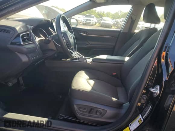 2023 Toyota Camry LE z VIN 4T1C11AK0PU725483, wystawiony jako Copart lot #71720255 z przebiegiem 76 231 mil mil oraz Szkoda całkowita • Salvage title. Historia ofert i sprzedaży dostępna na DreamBid. Obrazek 7.