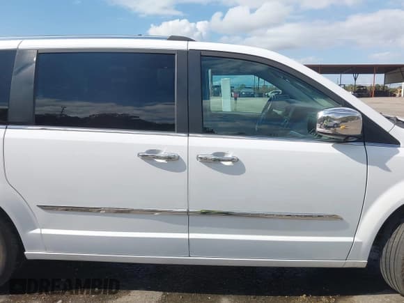 ✅ 2016 Chrysler Town & Country Limited • VIN: 2C4RC1JG3GR208941 • Lot: 43616186. Listed on IAAI with 168,778 mi. Free auction sales archive from the USA and detailed vehicle history report at DreamBid. Image 13.