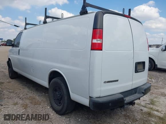 ✅ 2019 Chevrolet Express Cargo • VIN: 1GCWGBFGXK1369600 • Лот: 43337240. Опубликован ранее на IAAI с пробегом 169 566 миль. Бесплатный доступ к архиву аукционных продаж из США и подробный отчёт об истории автомобиля на DreamBid. Изображение 3.