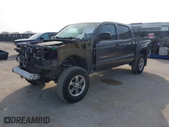 ✅ 2012 Toyota Tacoma PreRunner • VIN: 5TFJU4GN7CX019769 • Lot: 43735015. Listed on IAAI with 116,237 mi. Free auction sales archive from the USA and detailed vehicle history report at DreamBid. Image 2.