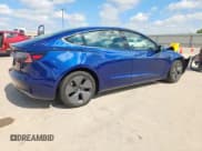 ✅ 2022 Tesla Model 3 • VIN: 5YJ3E1EA6NF111361 • Lot: 84215365. Wystawiony na Copart z przebiegiem 55 681 mil. Bezpłatny archiwum sprzedaży aukcyjnych z USA i szczegółowy raport historii pojazdu na DreamBid. Zdjęcie 3.