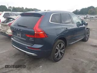 ✅ 2023 Volvo XC60 Plus Bright Theme • VIN: YV4L12RN9P1339085 • Lot: 43398828. Wystawiony na IAAI z przebiegiem 29 406 mil. Bezpłatny archiwum sprzedaży aukcyjnych z USA i szczegółowy raport historii pojazdu na DreamBid. Zdjęcie 4.