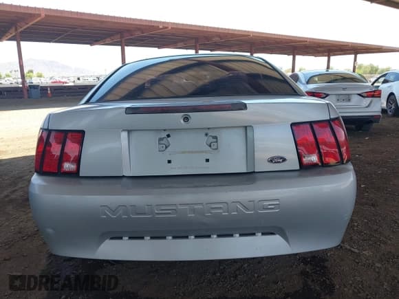 ✅ 2002 Ford Mustang Standard • VIN: 1FAFP404X2F143723 • Lot: 42479151. Listed on IAAI with 160,810 mi. Free auction sales archive from the USA and detailed vehicle history report at DreamBid. Image 16.