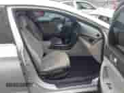 2015 Hyundai Sonata SE z VIN 5NPE24AF9FH222543, wystawiony jako IAAI lot #43351081 z przebiegiem 54 367 mil mil oraz . Historia ofert i sprzedaży dostępna na DreamBid. Obrazek 5.