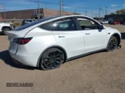 ✅ 2024 Tesla Model Y Long Range • VIN: 7SAYGDEE0RF027744 • Lot: 43405801. Wystawiony na IAAI z przebiegiem 16 832 mil. Bezpłatny archiwum sprzedaży aukcyjnych z USA i szczegółowy raport historii pojazdu na DreamBid. Zdjęcie 4.