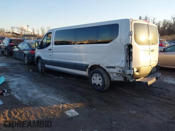 ✅ 2017 Ford Transit XL • VIN: 1FBZX2ZM6HKB15369 • Lot: 41422736. Wystawiony na IAAI z przebiegiem 159 105 mil. Bezpłatny archiwum sprzedaży aukcyjnych z USA i szczegółowy raport historii pojazdu na DreamBid. Zdjęcie 3.