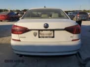 ✅ 2017 Volkswagen Passat S • VIN: 1VWAT7A39HC053235 • Лот: 92647045. Опубликован ранее на Copart с пробегом 155 027 миль. Бесплатный доступ к архиву аукционных продаж из США и подробный отчёт об истории автомобиля на DreamBid. Изображение 6.