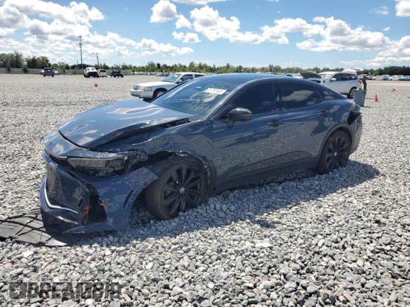 ✅ 2025 Toyota Crown XLE • VIN: JTDAAAAF9S3031310 • Лот: 81797465. Опубликован ранее на Copart с пробегом 37 818 миль. Бесплатный доступ к архиву аукционных продаж из США и подробный отчёт об истории автомобиля на DreamBid. Изображение 1.