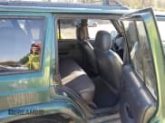 ✅ 1999 Jeep Cherokee Sport • VIN: 1J4FT68S1XL599827 • Lot: 43614351. Wystawiony na IAAI z przebiegiem 244 691 mil. Bezpłatny archiwum sprzedaży aukcyjnych z USA i szczegółowy raport historii pojazdu na DreamBid. Zdjęcie 8.