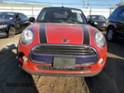 ✅ 2017 MINI Convertible Cooper • VIN: WMWWG5C56H3C19811 • Lot: 76309724. Wystawiony na Copart z przebiegiem 44 128 mil. Bezpłatny archiwum sprzedaży aukcyjnych z USA i szczegółowy raport historii pojazdu na DreamBid. Zdjęcie 5.