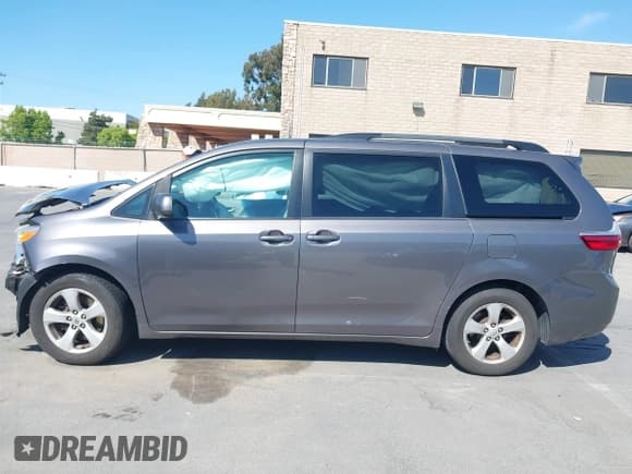 ✅ 2016 Toyota Sienna LE AAS • VIN: 5TDKK3DC3GS759709 • Lot: 42374590. Wystawiony na IAAI z przebiegiem 78 300 mil. Bezpłatny archiwum sprzedaży aukcyjnych z USA i szczegółowy raport historii pojazdu na DreamBid. Zdjęcie 15.