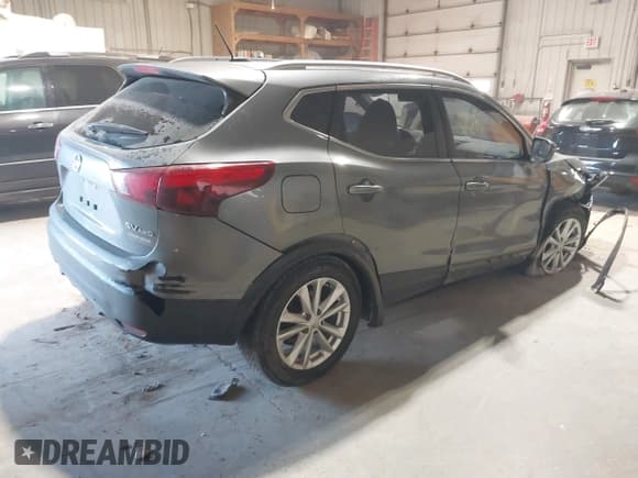 ✅ 2017 Nissan Rogue S • VIN: JN1BJ1CR4HW122040 • Lot: 41331168. Listed on IAAI with 85,743 mi. Free auction sales archive from the USA and detailed vehicle history report at DreamBid. Image 4.