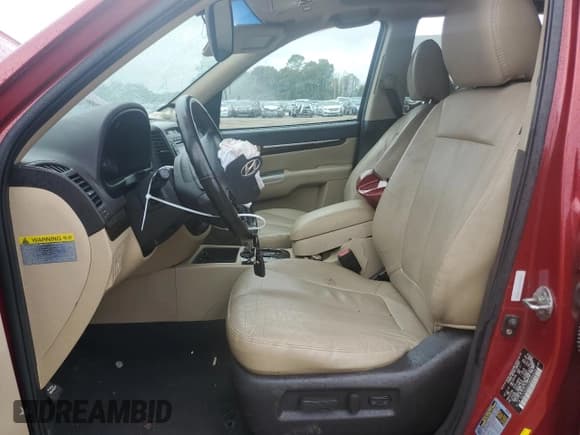 ✅ 2011 Hyundai Santa Fe Limited • VIN: 5XYZKDAGXBG004039 • Lot: 70311004. Listed on Copart with 137,886 mi. Free auction sales archive from the USA and detailed vehicle history report at DreamBid. Image 7.