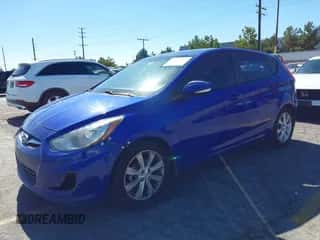 2013 Hyundai Accent SE z VIN KMHCU5AE9DU111861, wystawiony jako IAAI lot #43481854 z przebiegiem 188 419 mil mil oraz . Historia ofert i sprzedaży dostępna na DreamBid. Obrazek 2.