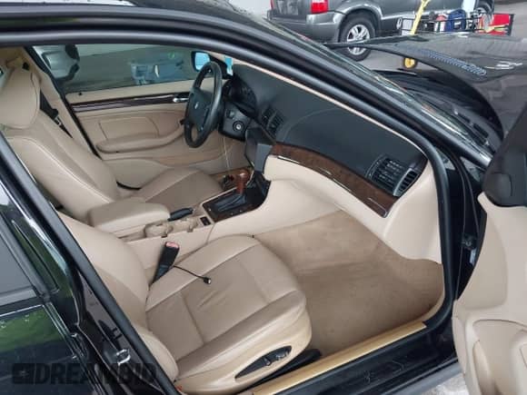 2003 BMW 3 Series 325i с VIN WBAET37493NJ35943, выставлен на аукционе IAAI как лот 43349448 с пробегом 131 055 миль миль и . История ставок и продаж доступна на DreamBid. Изображение 5.