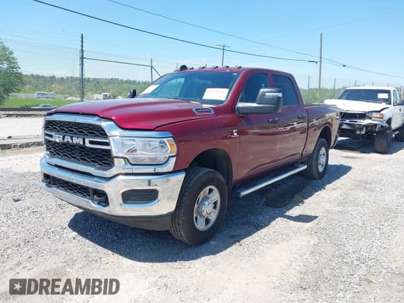 ✅ 2024 Ram 2500 Tradesman • VIN: 3C6UR5CL7RG363146 • Lot: 42139238. Wystawiony na IAAI z przebiegiem 8 394 mil. Bezpłatny archiwum sprzedaży aukcyjnych z USA i szczegółowy raport historii pojazdu na DreamBid. Zdjęcie 2.