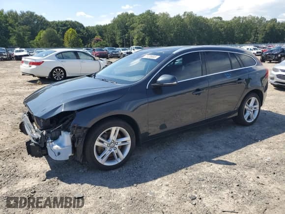 ✅ 2015 Volvo V60 T5 Premier • VIN: YV1612SB5F1194832 • Лот: 71238865. Опубликован ранее на Copart с пробегом 78 425 миль. Бесплатный доступ к архиву аукционных продаж из США и подробный отчёт об истории автомобиля на DreamBid. Изображение 1.