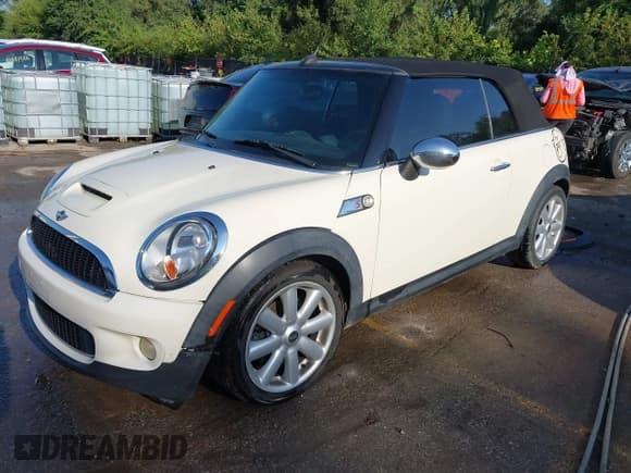 ✅ 2009 MINI Convertible S • VIN: WMWMS33599TG89777 • Лот: 43015668. Опубликован ранее на IAAI с пробегом 128 915 миль. Бесплатный доступ к архиву аукционных продаж из США и подробный отчёт об истории автомобиля на DreamBid. Изображение 2.