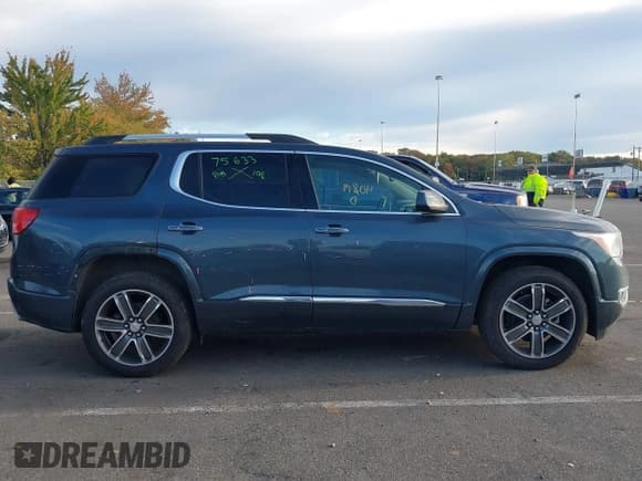 ✅ 2019 GMC Acadia Denali • VIN: 1GKKNXLS1KZ126421 • Lot: 43456658. Wystawiony na IAAI z przebiegiem 40 820 mil. Bezpłatny archiwum sprzedaży aukcyjnych z USA i szczegółowy raport historii pojazdu na DreamBid. Zdjęcie 13.