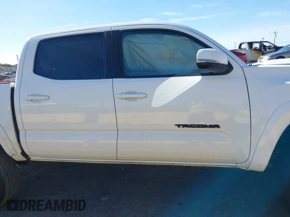 ✅ 2020 Toyota Tacoma SR5 • VIN: 3TMAZ5CN2LM117515 • Lot: 41630150. Listed on IAAI with 201,762 mi. Free auction sales archive from the USA and detailed vehicle history report at DreamBid. Image 13.