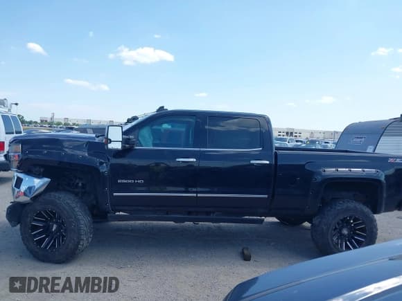 ✅ 2015 Chevrolet Silverado 2500HD LTZ • VIN: 1GC1KWE81FF510217 • Lot: 42779386. Listed on IAAI with Not provided. Free auction sales archive from the USA and detailed vehicle history report at DreamBid. Image 11.