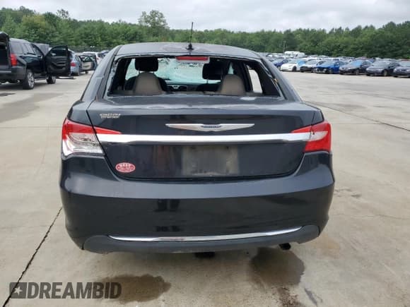 ✅ 2011 Chrysler 200 LX • VIN: 1C3BC4FB4BN521314 • Lot: 63385665. Listed on Copart with 252,521 mi. Free auction sales archive from the USA and detailed vehicle history report at DreamBid. Image 6.