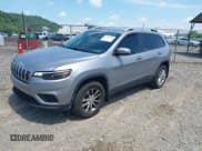✅ 2020 Jeep Cherokee Latitude • VIN: 1C4PJMCB8LD518449 • Lot: 42607389. Wystawiony na IAAI z przebiegiem 75 753 mil. Bezpłatny archiwum sprzedaży aukcyjnych z USA i szczegółowy raport historii pojazdu na DreamBid. Zdjęcie 2.