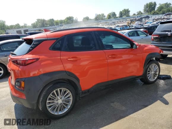 ✅ 2019 Hyundai Kona SEL • VIN: KM8K62AA1KU258786 • Лот: 68892554. Опубликован ранее на Copart с пробегом 27 448 миль. Бесплатный доступ к архиву аукционных продаж из США и подробный отчёт об истории автомобиля на DreamBid. Изображение 3.