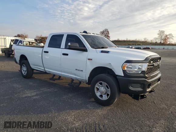 ✅ 2021 Ram 3500 Tradesman • VIN: 3C63R3GJ3MG667978 • Lot: 78242324. Wystawiony na Copart z przebiegiem 105 778 mil. Bezpłatny archiwum sprzedaży aukcyjnych z USA i szczegółowy raport historii pojazdu na DreamBid. Zdjęcie 4.