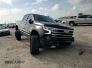 ✅ 2023 Chevrolet Silverado 1500 High Country • VIN: 2GCUDJED1P1137390 • Lot: 63263275. Wystawiony na Copart z przebiegiem 42 027 mil. Bezpłatny archiwum sprzedaży aukcyjnych z USA i szczegółowy raport historii pojazdu na DreamBid. Zdjęcie 13.