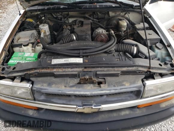 ✅ 2000 Chevrolet S-10 LS • VIN: 1GCCS1458YK260648 • Лот: 80665824. Опубликован ранее на Copart с пробегом 250 846 миль. Бесплатный доступ к архиву аукционных продаж из США и подробный отчёт об истории автомобиля на DreamBid. Изображение 11.