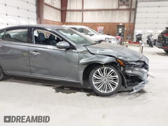 ✅ 2025 Nissan Altima SL • VIN: 1N4BL4EW5SN318423 • Lot: 43275045. Listed on IAAI with 765 mi. Free auction sales archive from the USA and detailed vehicle history report at DreamBid. Image 6.