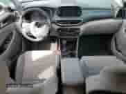 2019 Hyundai Tucson SE z VIN KM8J23A48KU928096, wystawiony jako Copart lot #71921215 z przebiegiem 54 422 mil mil oraz Szkoda całkowita • Salvage title. Historia ofert i sprzedaży dostępna na DreamBid. Obrazek 8.