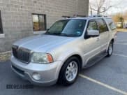 ✅ 2004 Lincoln Navigator Luxury • VIN: 5LMFU28R14LJ28905 • Lot: 80024125. Wystawiony na Copart z przebiegiem 147 454 mil. Bezpłatny archiwum sprzedaży aukcyjnych z USA i szczegółowy raport historii pojazdu na DreamBid. Zdjęcie 2.