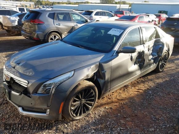 ✅ 2018 Cadillac CT6 Luxury RWD • VIN: 1G6KC5RX5JU159347 • Lot: 43567078. Wystawiony na IAAI z przebiegiem 154 515 mil. Bezpłatny archiwum sprzedaży aukcyjnych z USA i szczegółowy raport historii pojazdu na DreamBid. Zdjęcie 17.