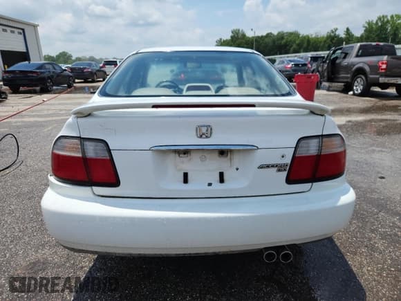 ✅ 1997 Honda Accord EX • VIN: 1HGCD5667VA138535 • Lot: 62082095. Wystawiony na Copart z przebiegiem 250 787 mil. Bezpłatny archiwum sprzedaży aukcyjnych z USA i szczegółowy raport historii pojazdu na DreamBid. Zdjęcie 6.
